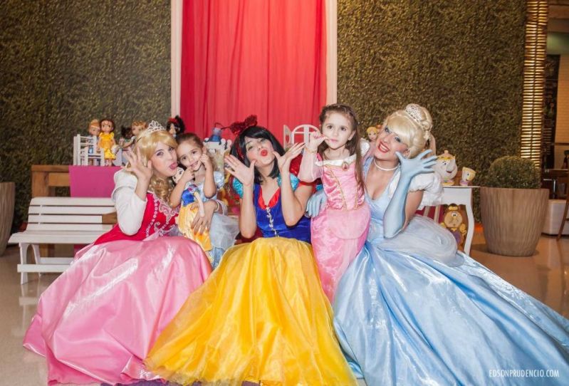 Fantasia Princesas na Cidade Ademar - Fantasia de Feminina Infantil 